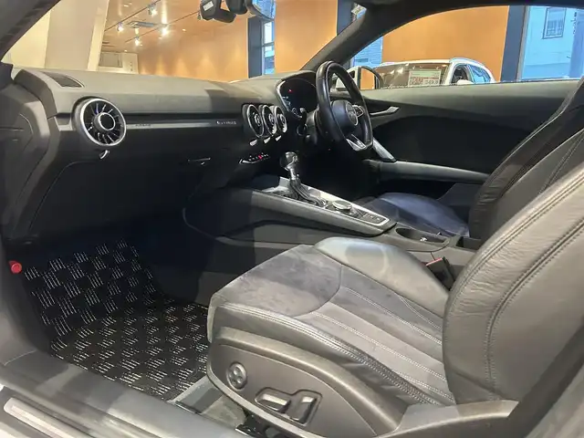 アウディ ＴＴクーペ 2．0 TFSI クワトロ 道央・札幌 2015(平27)年 4.4万km グレイシアホワイトメタリック アシスタンスパッケージアドバンスト/マトリクスLEDヘッドライト/AUDIサイドアシスト/レーンアシスト/パークアシスト/バックカメラ/ホールドアシスト/MMIナビゲーション/バーチャルコックピッド/パワーシート/パーキングエイド/社外GPSレーダー