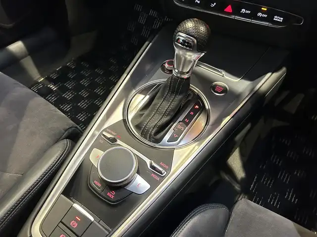 アウディ ＴＴクーペ 2．0 TFSI クワトロ 道央・札幌 2015(平27)年 4.4万km グレイシアホワイトメタリック アシスタンスパッケージアドバンスト/マトリクスLEDヘッドライト/AUDIサイドアシスト/レーンアシスト/パークアシスト/バックカメラ/ホールドアシスト/MMIナビゲーション/バーチャルコックピッド/パワーシート/パーキングエイド/社外GPSレーダー