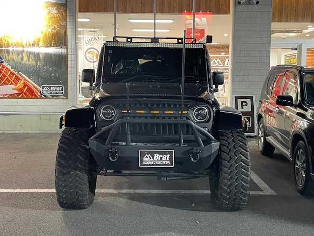 クライスラー・ジープ ジープ ラングラー アンリミテッド サハラ 長野県 2015(平27)年 6.2万km 黒 リフトアップ（PRO　COMP）/Smittybilt XRCフロントバンパー/Smittybilt XRCリアバンパー/Smittybilt　ルーフラック/NITTO　TRAIL　GLAPPLERタイヤ/（37×13.50R20）/FUEL20インチアルミホイール/サイドオーニング/社外グリル/社外サイドステップ/社外ヘッドライト/社外テープランプガード/社外テールランプ/社外マフラー/社外オーバーフェンダーパイプ/カロッツェリアナビ/ETC/Bluetooth・フルセグTV・SD・DVD・FM/デジタルインナーミラー型前後ドラレコ/サハラ黒レザーシート/前席シートヒーター/クルーズコントロール/ドアバイザー/保証書/取扱説明書/スペアキー