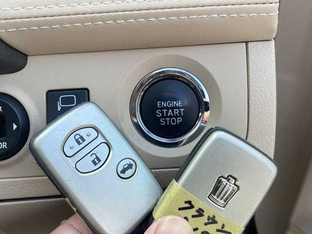 トヨタ クラウン ロイヤル ロイヤルサルーン 島根県 2011(平23)年 5.8万km プレミアムシルバーパール メーカーナビゲーション/フルセグ CD DVD/クルーズコントロール/バックカメラ/D/N席パワーシート/ビルトインETC/社外ドライブレコーダー/純正フロアマット/純正16インチアルミホイール