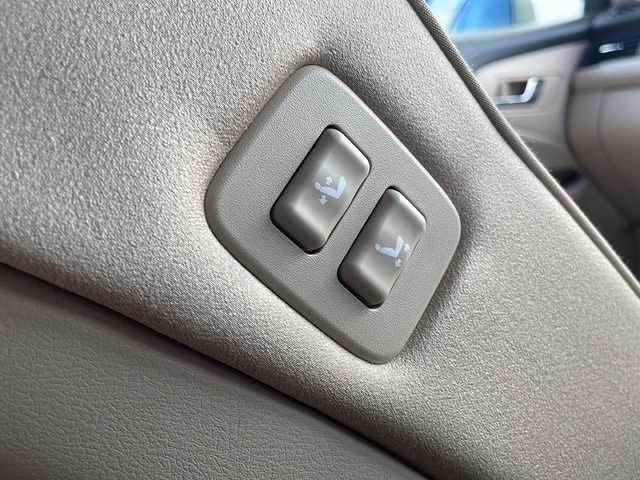 トヨタ クラウン ロイヤル ロイヤルサルーン 島根県 2011(平23)年 5.8万km プレミアムシルバーパール メーカーナビゲーション/フルセグ CD DVD/クルーズコントロール/バックカメラ/D/N席パワーシート/ビルトインETC/社外ドライブレコーダー/純正フロアマット/純正16インチアルミホイール