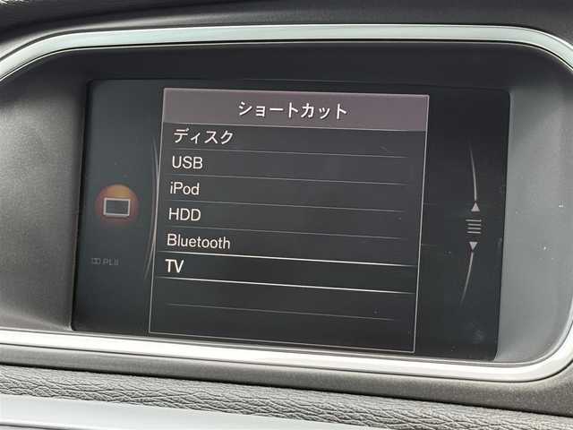 ボルボ Ｖ４０ D4 インスクリプション 静岡県 2018(平30)年 4.3万km クリスタルホワイトP ホワイトレザーシート/BLIS/純正ナビ/(CD/Bluetooth/USB)/衝突被害軽減システム/バックカメラ/アダプティブクルーズコントロール/レーンキープアシスト/パーキングアシスト/メモリー付パワーシート/シートヒーター/スマートキー/ETC/ドライブレコーダー/フロアマット/純正17インチアルミホイール