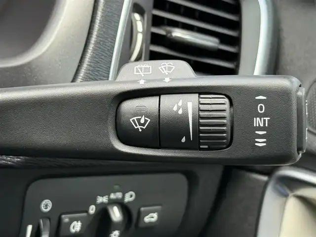 ボルボ Ｖ４０ D4 インスクリプション 静岡県 2018(平30)年 4.3万km クリスタルホワイトP ホワイトレザーシート/BLIS/純正ナビ/(CD/Bluetooth/USB)/衝突被害軽減システム/バックカメラ/アダプティブクルーズコントロール/レーンキープアシスト/パーキングアシスト/メモリー付パワーシート/シートヒーター/スマートキー/ETC/ドライブレコーダー/フロアマット/純正17インチアルミホイール