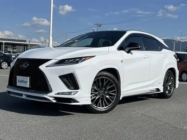 レクサス ＲＸ 450h Fスポーツ 奈良県 2019(令1)年 2.6万km ホワイトノーヴァガラスフレーク 純正１２．３インチナビ/（フルセグ／ＢＴ／ＣＤ／ＤＶＤ）/パノラマムーンルーフ/レーダークルーズコントロール/パノラミックビューモニター/ブラインドスポットモニター/パドルシフト/プリクラッシュセーフティ/前後コーナーセンサー/レーンキープアシスト/電動リアゲート/赤革シート/全席パワーシート/運転席メモリーシート/全席シートヒーター/前席エアーシート/ステアリングヒーター/パワーイージーアクセスシステム/ETC2.0/前後ドライブレコーダー/純正20インチAW/保証書/取り扱い説明書/スペアキーX2