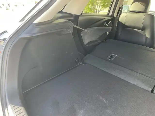 マツダ ＣＸ－３ XD Lパッケージ 滋賀県 2019(平31)年 8万km スノーフレイクホワイトパールマイカ BOSEサウンドシステム/純正ナビ/（AM/FM/CD/DVD/フルセグ/Bluetooth/USB）/アラウンドビューモニター/バックカメラ/ETC/i-ACTIVSENSE/・踏み間違い防止アシスト/・ブレーキアシスト/・プリクラッシュブレーキアシスト/・ヒルスタート（坂道発進）アシスト/・前方衝突防止支援システム/・後側方衝突防止支援システム/・TCS（トラクションコントロールシステム）/・VDC（ビークルダイナミクスコントロール）/・レーンキープアシスト/・車間自動制御システム/・ASCD（オートスピードコントロール装置）/・ABS（アンチロックブレーキシステム）/・バックビューモニター/・サイドブラインドモニター/・コーナー・バックセンサー（ソナー）/・標識検知機能/運転席・助手席シートヒーター/ステアリングヒーター/電動格納ミラー/電子パーキング/ブレーキホールド/アイドリングストップ/ステアリングスイッチ/パドルシフト/オートライト/LEDヘッドライト/フロントフォグ/フルオートエアコン/USB端子/プッシュスタート/スマートキー/純正フロアマット/純正ドアバイザー