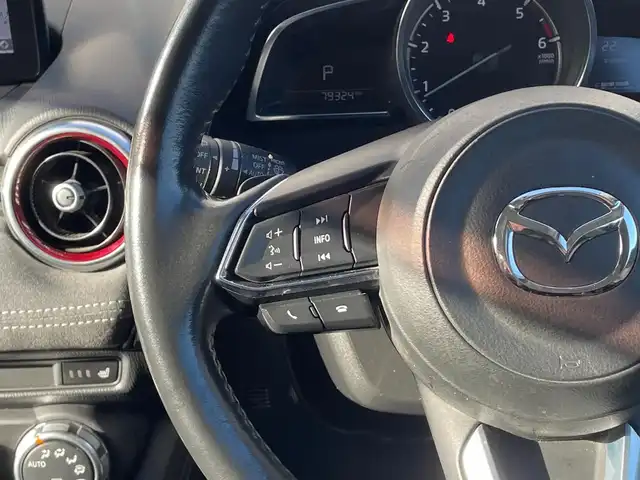 マツダ ＣＸ－３ XD Lパッケージ 滋賀県 2019(平31)年 8万km スノーフレイクホワイトパールマイカ BOSEサウンドシステム/純正ナビ/（AM/FM/CD/DVD/フルセグ/Bluetooth/USB）/アラウンドビューモニター/バックカメラ/ETC/i-ACTIVSENSE/・踏み間違い防止アシスト/・ブレーキアシスト/・プリクラッシュブレーキアシスト/・ヒルスタート（坂道発進）アシスト/・前方衝突防止支援システム/・後側方衝突防止支援システム/・TCS（トラクションコントロールシステム）/・VDC（ビークルダイナミクスコントロール）/・レーンキープアシスト/・車間自動制御システム/・ASCD（オートスピードコントロール装置）/・ABS（アンチロックブレーキシステム）/・バックビューモニター/・サイドブラインドモニター/・コーナー・バックセンサー（ソナー）/・標識検知機能/運転席・助手席シートヒーター/ステアリングヒーター/電動格納ミラー/電子パーキング/ブレーキホールド/アイドリングストップ/ステアリングスイッチ/パドルシフト/オートライト/LEDヘッドライト/フロントフォグ/フルオートエアコン/USB端子/プッシュスタート/スマートキー/純正フロアマット/純正ドアバイザー
