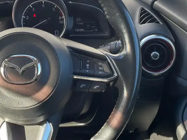 マツダ ＣＸ－３ XD Lパッケージ 滋賀県 2019(平31)年 8万km スノーフレイクホワイトパールマイカ BOSEサウンドシステム/純正ナビ/（AM/FM/CD/DVD/フルセグ/Bluetooth/USB）/アラウンドビューモニター/バックカメラ/ETC/i-ACTIVSENSE/・踏み間違い防止アシスト/・ブレーキアシスト/・プリクラッシュブレーキアシスト/・ヒルスタート（坂道発進）アシスト/・前方衝突防止支援システム/・後側方衝突防止支援システム/・TCS（トラクションコントロールシステム）/・VDC（ビークルダイナミクスコントロール）/・レーンキープアシスト/・車間自動制御システム/・ASCD（オートスピードコントロール装置）/・ABS（アンチロックブレーキシステム）/・バックビューモニター/・サイドブラインドモニター/・コーナー・バックセンサー（ソナー）/・標識検知機能/運転席・助手席シートヒーター/ステアリングヒーター/電動格納ミラー/電子パーキング/ブレーキホールド/アイドリングストップ/ステアリングスイッチ/パドルシフト/オートライト/LEDヘッドライト/フロントフォグ/フルオートエアコン/USB端子/プッシュスタート/スマートキー/純正フロアマット/純正ドアバイザー