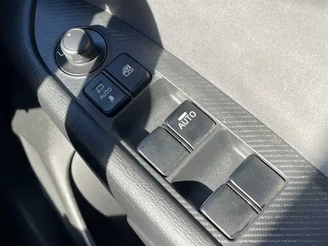 マツダ ＣＸ－３ XD Lパッケージ 滋賀県 2019(平31)年 8万km スノーフレイクホワイトパールマイカ BOSEサウンドシステム/純正ナビ/（AM/FM/CD/DVD/フルセグ/Bluetooth/USB）/アラウンドビューモニター/バックカメラ/ETC/i-ACTIVSENSE/・踏み間違い防止アシスト/・ブレーキアシスト/・プリクラッシュブレーキアシスト/・ヒルスタート（坂道発進）アシスト/・前方衝突防止支援システム/・後側方衝突防止支援システム/・TCS（トラクションコントロールシステム）/・VDC（ビークルダイナミクスコントロール）/・レーンキープアシスト/・車間自動制御システム/・ASCD（オートスピードコントロール装置）/・ABS（アンチロックブレーキシステム）/・バックビューモニター/・サイドブラインドモニター/・コーナー・バックセンサー（ソナー）/・標識検知機能/運転席・助手席シートヒーター/ステアリングヒーター/電動格納ミラー/電子パーキング/ブレーキホールド/アイドリングストップ/ステアリングスイッチ/パドルシフト/オートライト/LEDヘッドライト/フロントフォグ/フルオートエアコン/USB端子/プッシュスタート/スマートキー/純正フロアマット/純正ドアバイザー