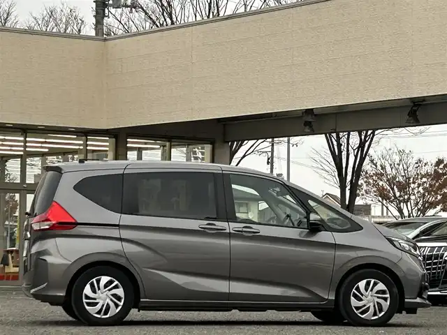 ホンダ フリード G ホンダセンシング 宮城県 2022(令4)年 2.9万km スーパープラチナグレーメタリック 1オーナー/ドラレコ//純正SDナビ（フルセグTV、DVD、CD、SD、BT、USB）//ETC//純正フロアマット//追従型クルコン//前席エアシート・シートヒーター//スペアキー//社外AW//純正鉄チン//ワイパーデアイサー//バックカメラ//両側パワースライド//レーントレーシングアシスト//オートライト//プリクラッシュセーフティ//横滑り防止機能