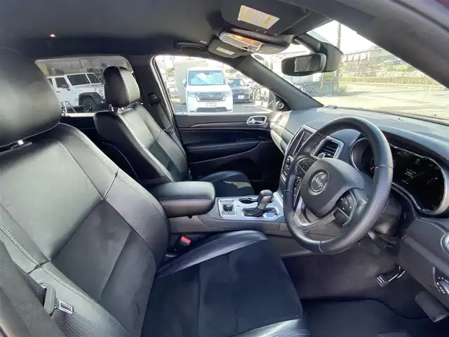 クライスラー・ジープ ジープ グランドチェロキー アルティテュード 福岡県 2018(平30)年 4.2万km ワインⅡ ・クルーズコントロール/・純正ナビ／ＢＴ／ＵＳＢ／ＡＵＸ/・バック／フロントカメラ/・ハーフレザーシート／シートヒーター/・ドライブレコーダー/・フルセグ/・ＥＴＣ/・純正２０ＡＷ/・LEDライト