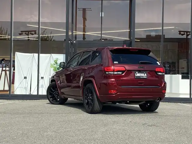 クライスラー・ジープ ジープ グランドチェロキー アルティテュード 福岡県 2018(平30)年 4.2万km ワインⅡ ・クルーズコントロール/・純正ナビ／ＢＴ／ＵＳＢ／ＡＵＸ/・バック／フロントカメラ/・ハーフレザーシート／シートヒーター/・ドライブレコーダー/・フルセグ/・ＥＴＣ/・純正２０ＡＷ/・LEDライト