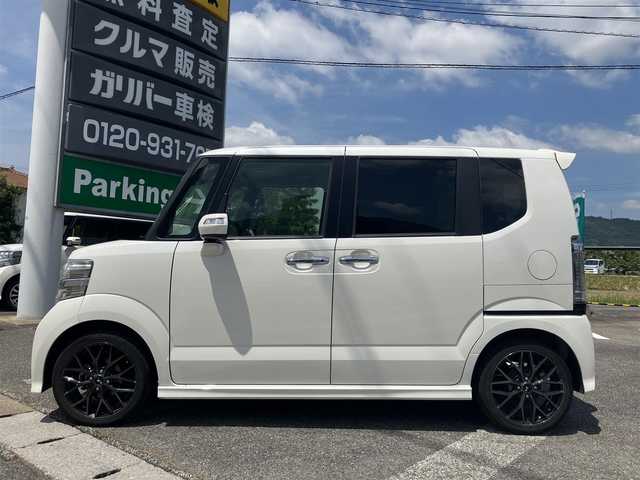 ホンダ Ｎ ＢＯＸ カスタムGターボSSブラッククタイル 広島県 2017(平29)年 3.7万km プレミアムホワイトパールⅡ 新車ワンオーナー/両側パワースライドドア/純正ナビ/バックカメラ/地デジTV/Bluetooth/無限グリル/社外センターマフラー/ハーフレザーシート/シティブレーキ/クルーズコントロール/パドルシフト/HIDヘッドライト/オートライト/前席シートヒーター/新車保証書/取扱説明書/スペアキー