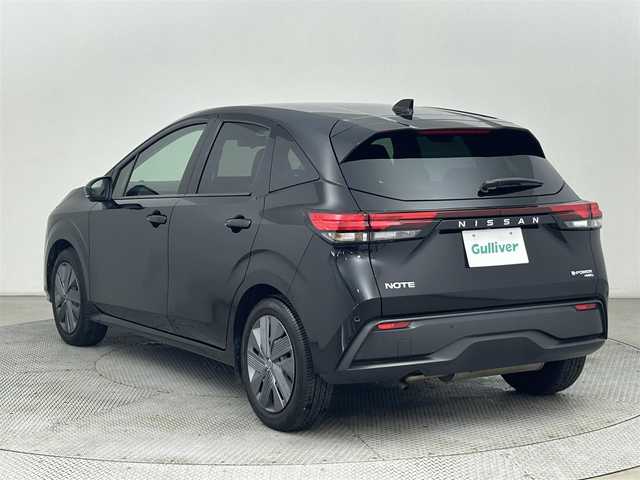 日産 ノート X FOUR 道央・札幌 2022(令4)年 3.6万km スーパーブラック ・４WD/・コネクトナビ/　BT/USB/HDMI/フルセグ/・アラウンドビューモニター/・デジタルインナーミラー/・ワイヤレス充電/・ビルトインETC2.0/・プロパイロット/・エマージェンシーブレーキ/・レーダークルーズコントロール/・レーンキープアシスト/・クリアランスソナー/・BSM/・オートハイビーム/・前席シートヒーター/・ステアリングヒーター/・プッシュスタート/・スマートキー/・純正フロアマット