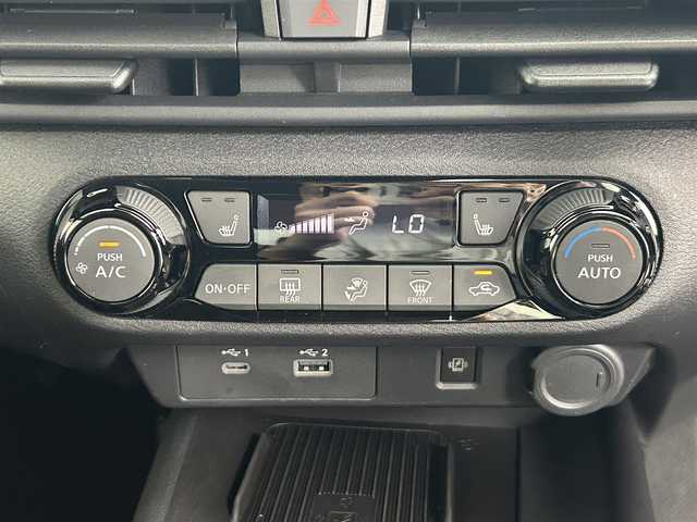 日産 ノート X FOUR 道央・札幌 2022(令4)年 3.6万km スーパーブラック ・４WD/・コネクトナビ/　BT/USB/HDMI/フルセグ/・アラウンドビューモニター/・デジタルインナーミラー/・ワイヤレス充電/・ビルトインETC2.0/・プロパイロット/・エマージェンシーブレーキ/・レーダークルーズコントロール/・レーンキープアシスト/・クリアランスソナー/・BSM/・オートハイビーム/・前席シートヒーター/・ステアリングヒーター/・プッシュスタート/・スマートキー/・純正フロアマット