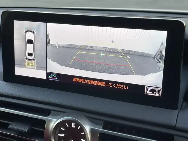 レクサス ＩＳ 300h Fスポーツ 福岡県 2020(令2)年 2.8万km ホワイトノーヴァガラスフレーク メーカー純正ナビ：CD DVD フルセグTV　Bluetooth　SD MIra cast/純正アルミホイール/パノラミックビューモニター/サンルーフ/赤革シート/ステアリングヒーター/D.Nパワーシート/シートヒーター/エアシート/サンルーフ/パドルシフト/レーダークルーズ/センタートレース/ＥＴＣ2.0/ＰＣＳ/ＢＳＭ/センタートレース/オートハイビーム/パドルシフト