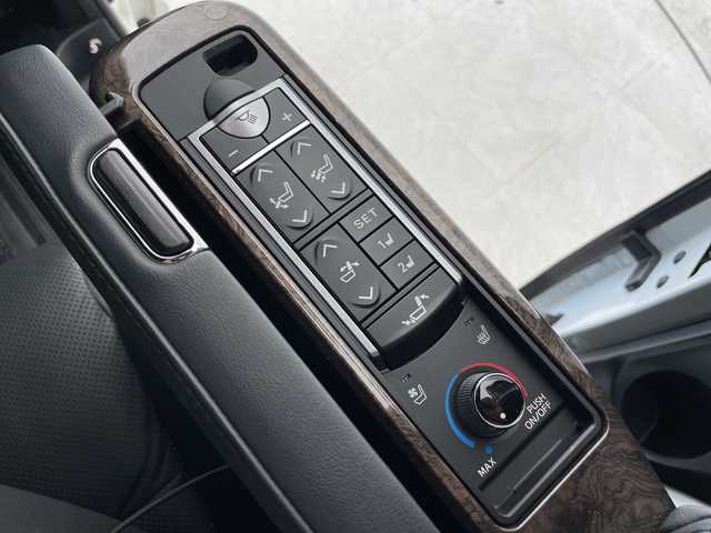 トヨタ ヴェルファイア エグゼクティブ ラウンジ 愛知県 2019(令1)年 4万km ホワイトパールクリスタルシャイン 純正9型ナビ/フリップダウンモニター/プレミアムサウンドJBL/全方位カメラ/モデリスタエアロ/両側パワースライドドア/Ｗサンルーフ/レーダークルーズコントロール/シートヒーター/エアシート/バックカメラ/電動リアゲート/パワーシート/コーナーセンサー/アルミホイール/ETC2.0/ブラインドスポットモニター/LEDヘッドライト/ステアリングヒーター/インテリジェントミラー/リアオートエアコン/オートマチックハイビーム/衝突軽減システム/フルセグ/CD DVD/Bluetooth/ステアリングスイッチ/スマートキー/プッシュスタート