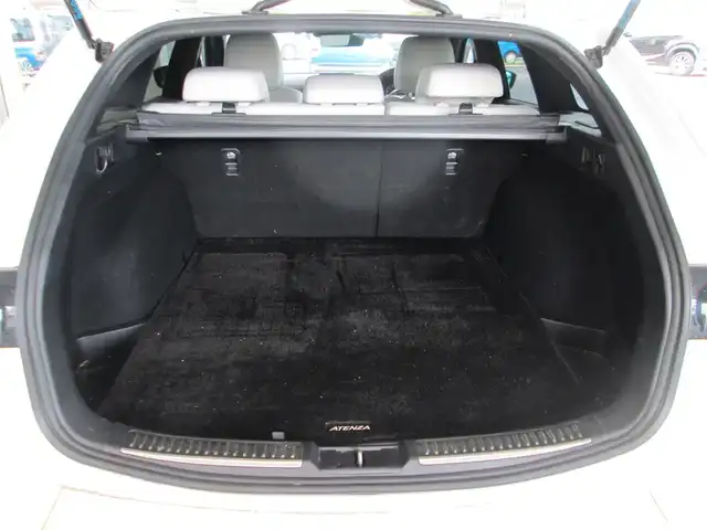 マツダ アテンザ ワゴン XD Lパッケージ 千葉県 2019(平31)年 7.7万km スノーフレイクホワイトパールマイカ ワンオーナー/純正SDナビ、フルセグTV(キャンセラー有)/360°ビューモニター/純正オーディオ【DVD/CD/BT/USB】/LEDヘッドライト/BOSEサウンドシステム/SBS/SCBS(衝突被害軽減ブレーキシステム)/レーダークルーズコントロール/レーンキープアシスト/ヘッドアップディスプレイ/ブラインドスポットモニター/前後コーナーセンサー/パドルシフト付き革巻きステアリング/白本革シート/運転席シートメモリ/前席パワーシート/シートヒーター/エアシート/ステアリングヒーター/レインクリアリングブルーミラー/純正19インチアルミホイール/純正前方ドライブレコーダー/ETC/スペアキー/取扱説明書/ナビ取扱説明書/新車時保証書/マツダ整備記録簿(R2/3/4/6/7)