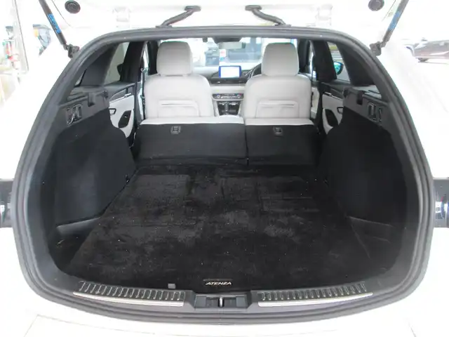 マツダ アテンザ ワゴン XD Lパッケージ 千葉県 2019(平31)年 7.7万km スノーフレイクホワイトパールマイカ ワンオーナー/純正SDナビ、フルセグTV(キャンセラー有)/360°ビューモニター/純正オーディオ【DVD/CD/BT/USB】/LEDヘッドライト/BOSEサウンドシステム/SBS/SCBS(衝突被害軽減ブレーキシステム)/レーダークルーズコントロール/レーンキープアシスト/ヘッドアップディスプレイ/ブラインドスポットモニター/前後コーナーセンサー/パドルシフト付き革巻きステアリング/白本革シート/運転席シートメモリ/前席パワーシート/シートヒーター/エアシート/ステアリングヒーター/レインクリアリングブルーミラー/純正19インチアルミホイール/純正前方ドライブレコーダー/ETC/スペアキー/取扱説明書/ナビ取扱説明書/新車時保証書/マツダ整備記録簿(R2/3/4/6/7)