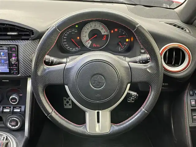 トヨタ ８６ GT 愛知県 2015(平27)年 9.5万km ピュアレッド 社外ナビ　バックカメラ　ＭＴ　禁煙車　フルセグＴＶ　ＤＶＤ　Ｂｌｕｅｔｏｏｔｈ　ＥＴＣ　クルーズコントロール　前後ドラレコ　オートライト　フォグランプ　純正１７インチアルミ　純正マット　スペアタイヤ
