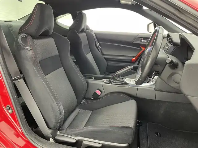 トヨタ ８６ GT 愛知県 2015(平27)年 9.5万km ピュアレッド 社外ナビ　バックカメラ　ＭＴ　禁煙車　フルセグＴＶ　ＤＶＤ　Ｂｌｕｅｔｏｏｔｈ　ＥＴＣ　クルーズコントロール　前後ドラレコ　オートライト　フォグランプ　純正１７インチアルミ　純正マット　スペアタイヤ