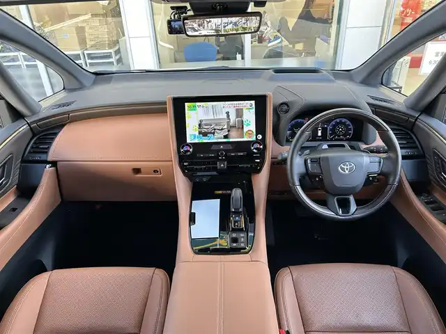 トヨタ ヴェルファイア ハイブリット Z プレミア 東京都 2024(令6)年 1万km プラチナホワイトパールマイカ ワンオーナー/ユニバーサルステップ/デジタルインナーミラー/サンセットブラウンプレミアムナッパ革シート/13.2型有機EL後席ディスプレイ/左右独立ムーンルーフ/プリクラッシュセーフティ/緊急時操舵支援/フロントクロストラフィックアラート/レーンチェンジアシスト/レーントレーシングアシスト/レーンディパーチャーアラート/全車速追従機能付レーダークルーズコントロール/アダプティブハイビームシステム/ロードサインアシスト/ドライバー異常時対応システム/プロアクティブドライビングアシスト/発進遅れ告知機能/トヨタチームメイト/純正14インチディスプレイオーディオプラス/TVキャンセラー/パノラミックビューモニター/LEDヘッドライト/LEDフォグランプ/両側パワースライドドア/カラーヘッドアップディスプレイ/パワーシート/シートヒーター/ETC2.0/純正19インチアルミホイール/革巻きステアリングホイール/パドルシフト/ステアリングヒーター/おくだけ充電/プッシュスタート/スマートキー/電動オート格納ミラー/ウインカーミラー/保証書