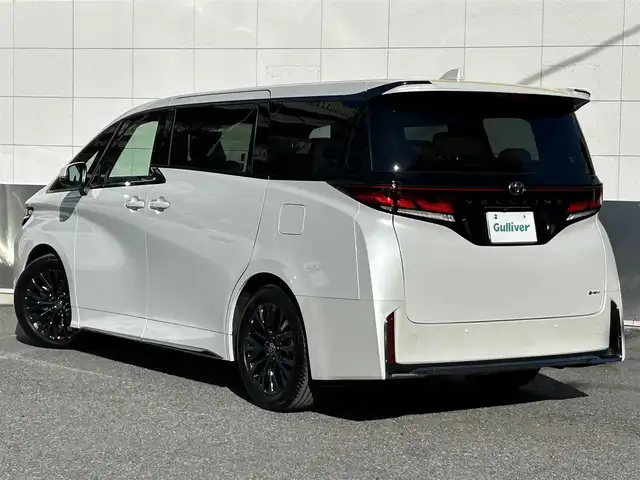 トヨタ ヴェルファイア ハイブリット Z プレミア 東京都 2024(令6)年 1万km プラチナホワイトパールマイカ ワンオーナー/ユニバーサルステップ/デジタルインナーミラー/サンセットブラウンプレミアムナッパ革シート/13.2型有機EL後席ディスプレイ/左右独立ムーンルーフ/プリクラッシュセーフティ/緊急時操舵支援/フロントクロストラフィックアラート/レーンチェンジアシスト/レーントレーシングアシスト/レーンディパーチャーアラート/全車速追従機能付レーダークルーズコントロール/アダプティブハイビームシステム/ロードサインアシスト/ドライバー異常時対応システム/プロアクティブドライビングアシスト/発進遅れ告知機能/トヨタチームメイト/純正14インチディスプレイオーディオプラス/TVキャンセラー/パノラミックビューモニター/LEDヘッドライト/LEDフォグランプ/両側パワースライドドア/カラーヘッドアップディスプレイ/パワーシート/シートヒーター/ETC2.0/純正19インチアルミホイール/革巻きステアリングホイール/パドルシフト/ステアリングヒーター/おくだけ充電/プッシュスタート/スマートキー/電動オート格納ミラー/ウインカーミラー/保証書