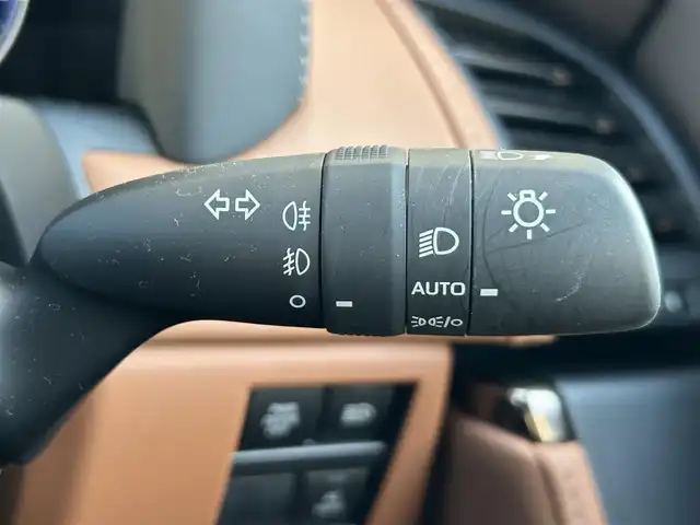 トヨタ ヴェルファイア ハイブリット Z プレミア 東京都 2024(令6)年 1万km プラチナホワイトパールマイカ ワンオーナー/ユニバーサルステップ/デジタルインナーミラー/サンセットブラウンプレミアムナッパ革シート/13.2型有機EL後席ディスプレイ/左右独立ムーンルーフ/プリクラッシュセーフティ/緊急時操舵支援/フロントクロストラフィックアラート/レーンチェンジアシスト/レーントレーシングアシスト/レーンディパーチャーアラート/全車速追従機能付レーダークルーズコントロール/アダプティブハイビームシステム/ロードサインアシスト/ドライバー異常時対応システム/プロアクティブドライビングアシスト/発進遅れ告知機能/トヨタチームメイト/純正14インチディスプレイオーディオプラス/TVキャンセラー/パノラミックビューモニター/LEDヘッドライト/LEDフォグランプ/両側パワースライドドア/カラーヘッドアップディスプレイ/パワーシート/シートヒーター/ETC2.0/純正19インチアルミホイール/革巻きステアリングホイール/パドルシフト/ステアリングヒーター/おくだけ充電/プッシュスタート/スマートキー/電動オート格納ミラー/ウインカーミラー/保証書