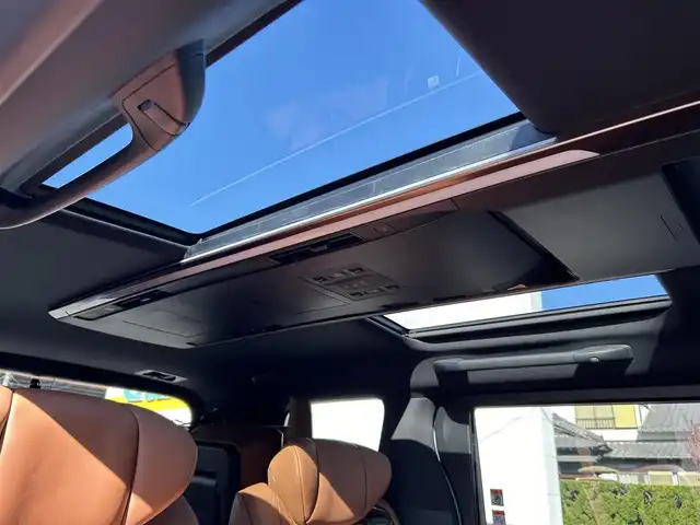 トヨタ ヴェルファイア ハイブリット Z プレミア 東京都 2024(令6)年 1万km プラチナホワイトパールマイカ ワンオーナー/ユニバーサルステップ/デジタルインナーミラー/サンセットブラウンプレミアムナッパ革シート/13.2型有機EL後席ディスプレイ/左右独立ムーンルーフ/プリクラッシュセーフティ/緊急時操舵支援/フロントクロストラフィックアラート/レーンチェンジアシスト/レーントレーシングアシスト/レーンディパーチャーアラート/全車速追従機能付レーダークルーズコントロール/アダプティブハイビームシステム/ロードサインアシスト/ドライバー異常時対応システム/プロアクティブドライビングアシスト/発進遅れ告知機能/トヨタチームメイト/純正14インチディスプレイオーディオプラス/TVキャンセラー/パノラミックビューモニター/LEDヘッドライト/LEDフォグランプ/両側パワースライドドア/カラーヘッドアップディスプレイ/パワーシート/シートヒーター/ETC2.0/純正19インチアルミホイール/革巻きステアリングホイール/パドルシフト/ステアリングヒーター/おくだけ充電/プッシュスタート/スマートキー/電動オート格納ミラー/ウインカーミラー/保証書