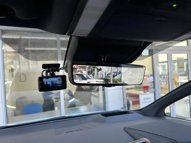 トヨタ ヴェルファイア ハイブリット Z プレミア 東京都 2024(令6)年 1万km プラチナホワイトパールマイカ ワンオーナー/ユニバーサルステップ/デジタルインナーミラー/サンセットブラウンプレミアムナッパ革シート/13.2型有機EL後席ディスプレイ/左右独立ムーンルーフ/プリクラッシュセーフティ/緊急時操舵支援/フロントクロストラフィックアラート/レーンチェンジアシスト/レーントレーシングアシスト/レーンディパーチャーアラート/全車速追従機能付レーダークルーズコントロール/アダプティブハイビームシステム/ロードサインアシスト/ドライバー異常時対応システム/プロアクティブドライビングアシスト/発進遅れ告知機能/トヨタチームメイト/純正14インチディスプレイオーディオプラス/TVキャンセラー/パノラミックビューモニター/LEDヘッドライト/LEDフォグランプ/両側パワースライドドア/カラーヘッドアップディスプレイ/パワーシート/シートヒーター/ETC2.0/純正19インチアルミホイール/革巻きステアリングホイール/パドルシフト/ステアリングヒーター/おくだけ充電/プッシュスタート/スマートキー/電動オート格納ミラー/ウインカーミラー/保証書