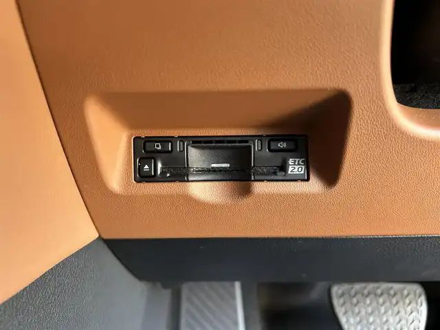 トヨタ ヴェルファイア ハイブリット Z プレミア 東京都 2024(令6)年 1万km プラチナホワイトパールマイカ ワンオーナー/ユニバーサルステップ/デジタルインナーミラー/サンセットブラウンプレミアムナッパ革シート/13.2型有機EL後席ディスプレイ/左右独立ムーンルーフ/プリクラッシュセーフティ/緊急時操舵支援/フロントクロストラフィックアラート/レーンチェンジアシスト/レーントレーシングアシスト/レーンディパーチャーアラート/全車速追従機能付レーダークルーズコントロール/アダプティブハイビームシステム/ロードサインアシスト/ドライバー異常時対応システム/プロアクティブドライビングアシスト/発進遅れ告知機能/トヨタチームメイト/純正14インチディスプレイオーディオプラス/TVキャンセラー/パノラミックビューモニター/LEDヘッドライト/LEDフォグランプ/両側パワースライドドア/カラーヘッドアップディスプレイ/パワーシート/シートヒーター/ETC2.0/純正19インチアルミホイール/革巻きステアリングホイール/パドルシフト/ステアリングヒーター/おくだけ充電/プッシュスタート/スマートキー/電動オート格納ミラー/ウインカーミラー/保証書