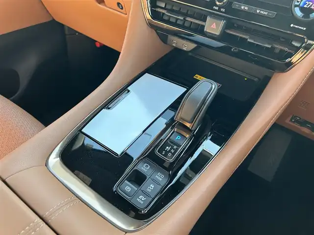 トヨタ ヴェルファイア ハイブリット Z プレミア 東京都 2024(令6)年 1万km プラチナホワイトパールマイカ ワンオーナー/ユニバーサルステップ/デジタルインナーミラー/サンセットブラウンプレミアムナッパ革シート/13.2型有機EL後席ディスプレイ/左右独立ムーンルーフ/プリクラッシュセーフティ/緊急時操舵支援/フロントクロストラフィックアラート/レーンチェンジアシスト/レーントレーシングアシスト/レーンディパーチャーアラート/全車速追従機能付レーダークルーズコントロール/アダプティブハイビームシステム/ロードサインアシスト/ドライバー異常時対応システム/プロアクティブドライビングアシスト/発進遅れ告知機能/トヨタチームメイト/純正14インチディスプレイオーディオプラス/TVキャンセラー/パノラミックビューモニター/LEDヘッドライト/LEDフォグランプ/両側パワースライドドア/カラーヘッドアップディスプレイ/パワーシート/シートヒーター/ETC2.0/純正19インチアルミホイール/革巻きステアリングホイール/パドルシフト/ステアリングヒーター/おくだけ充電/プッシュスタート/スマートキー/電動オート格納ミラー/ウインカーミラー/保証書