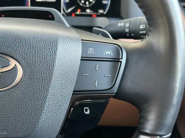 トヨタ ヴェルファイア ハイブリット Z プレミア 東京都 2024(令6)年 1万km プラチナホワイトパールマイカ ワンオーナー/ユニバーサルステップ/デジタルインナーミラー/サンセットブラウンプレミアムナッパ革シート/13.2型有機EL後席ディスプレイ/左右独立ムーンルーフ/プリクラッシュセーフティ/緊急時操舵支援/フロントクロストラフィックアラート/レーンチェンジアシスト/レーントレーシングアシスト/レーンディパーチャーアラート/全車速追従機能付レーダークルーズコントロール/アダプティブハイビームシステム/ロードサインアシスト/ドライバー異常時対応システム/プロアクティブドライビングアシスト/発進遅れ告知機能/トヨタチームメイト/純正14インチディスプレイオーディオプラス/TVキャンセラー/パノラミックビューモニター/LEDヘッドライト/LEDフォグランプ/両側パワースライドドア/カラーヘッドアップディスプレイ/パワーシート/シートヒーター/ETC2.0/純正19インチアルミホイール/革巻きステアリングホイール/パドルシフト/ステアリングヒーター/おくだけ充電/プッシュスタート/スマートキー/電動オート格納ミラー/ウインカーミラー/保証書