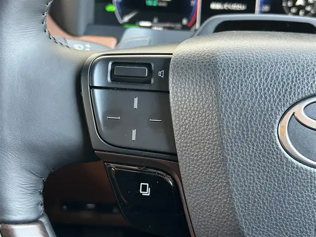 トヨタ ヴェルファイア ハイブリット Z プレミア 東京都 2024(令6)年 1万km プラチナホワイトパールマイカ ワンオーナー/ユニバーサルステップ/デジタルインナーミラー/サンセットブラウンプレミアムナッパ革シート/13.2型有機EL後席ディスプレイ/左右独立ムーンルーフ/プリクラッシュセーフティ/緊急時操舵支援/フロントクロストラフィックアラート/レーンチェンジアシスト/レーントレーシングアシスト/レーンディパーチャーアラート/全車速追従機能付レーダークルーズコントロール/アダプティブハイビームシステム/ロードサインアシスト/ドライバー異常時対応システム/プロアクティブドライビングアシスト/発進遅れ告知機能/トヨタチームメイト/純正14インチディスプレイオーディオプラス/TVキャンセラー/パノラミックビューモニター/LEDヘッドライト/LEDフォグランプ/両側パワースライドドア/カラーヘッドアップディスプレイ/パワーシート/シートヒーター/ETC2.0/純正19インチアルミホイール/革巻きステアリングホイール/パドルシフト/ステアリングヒーター/おくだけ充電/プッシュスタート/スマートキー/電動オート格納ミラー/ウインカーミラー/保証書