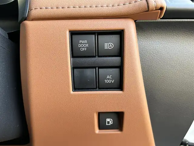 トヨタ ヴェルファイア ハイブリット Z プレミア 東京都 2024(令6)年 1万km プラチナホワイトパールマイカ ワンオーナー/ユニバーサルステップ/デジタルインナーミラー/サンセットブラウンプレミアムナッパ革シート/13.2型有機EL後席ディスプレイ/左右独立ムーンルーフ/プリクラッシュセーフティ/緊急時操舵支援/フロントクロストラフィックアラート/レーンチェンジアシスト/レーントレーシングアシスト/レーンディパーチャーアラート/全車速追従機能付レーダークルーズコントロール/アダプティブハイビームシステム/ロードサインアシスト/ドライバー異常時対応システム/プロアクティブドライビングアシスト/発進遅れ告知機能/トヨタチームメイト/純正14インチディスプレイオーディオプラス/TVキャンセラー/パノラミックビューモニター/LEDヘッドライト/LEDフォグランプ/両側パワースライドドア/カラーヘッドアップディスプレイ/パワーシート/シートヒーター/ETC2.0/純正19インチアルミホイール/革巻きステアリングホイール/パドルシフト/ステアリングヒーター/おくだけ充電/プッシュスタート/スマートキー/電動オート格納ミラー/ウインカーミラー/保証書