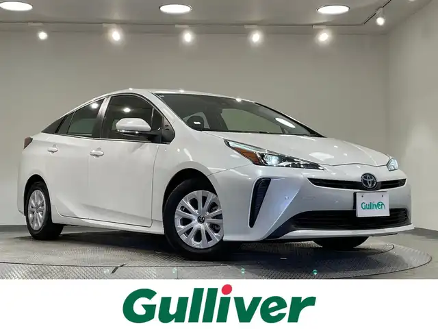 トヨタ プリウス S 愛知県 2022(令4)年 0.7万km プラチナホワイトパールマイカ 純正８インチナビ　/（AM/FM/USB/Bluetooth/Miracast)/トヨタセーフティセンス　/　　-衝突軽減ブレーキ　/　　-レーダークルーズコントロール　/　　-レーンキープアシスト/　　-オートマチックハイビーム/　　-ロードサインアシスト/ＡＣ１００Ｖ　/ビルトインＥＴＣ２．０　/ＬＥＤヘッドライト/クリアランスソナー　/先行車発進告知/バックカメラ　/ＵＳＢ接続　/純正フロアマット/アクセサリーソケット/ISOFIX/プッシュスタート/　　-スマートキー