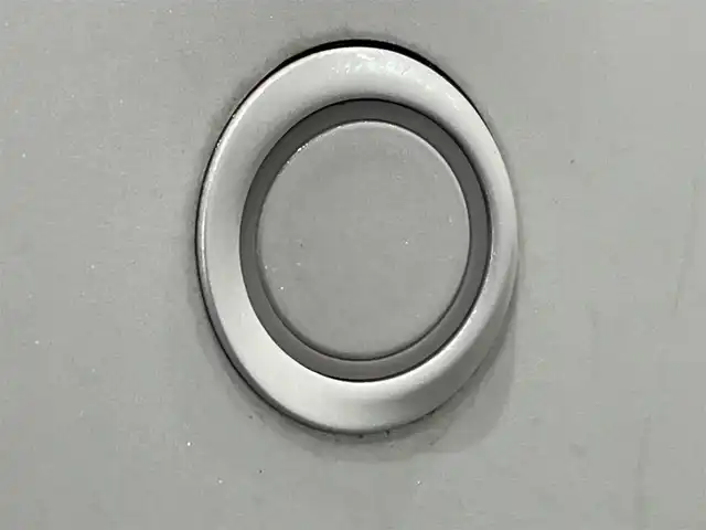 トヨタ プリウス S 愛知県 2022(令4)年 0.7万km プラチナホワイトパールマイカ 純正８インチナビ　/（AM/FM/USB/Bluetooth/Miracast)/トヨタセーフティセンス　/　　-衝突軽減ブレーキ　/　　-レーダークルーズコントロール　/　　-レーンキープアシスト/　　-オートマチックハイビーム/　　-ロードサインアシスト/ＡＣ１００Ｖ　/ビルトインＥＴＣ２．０　/ＬＥＤヘッドライト/クリアランスソナー　/先行車発進告知/バックカメラ　/ＵＳＢ接続　/純正フロアマット/アクセサリーソケット/ISOFIX/プッシュスタート/　　-スマートキー