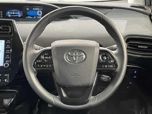 トヨタ プリウス S 愛知県 2022(令4)年 0.7万km プラチナホワイトパールマイカ 純正８インチナビ　/（AM/FM/USB/Bluetooth/Miracast)/トヨタセーフティセンス　/　　-衝突軽減ブレーキ　/　　-レーダークルーズコントロール　/　　-レーンキープアシスト/　　-オートマチックハイビーム/　　-ロードサインアシスト/ＡＣ１００Ｖ　/ビルトインＥＴＣ２．０　/ＬＥＤヘッドライト/クリアランスソナー　/先行車発進告知/バックカメラ　/ＵＳＢ接続　/純正フロアマット/アクセサリーソケット/ISOFIX/プッシュスタート/　　-スマートキー