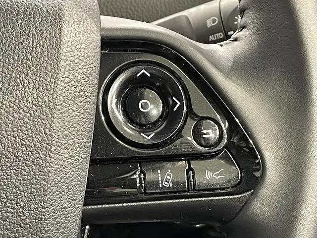 トヨタ プリウス S 愛知県 2022(令4)年 0.7万km プラチナホワイトパールマイカ 純正８インチナビ　/（AM/FM/USB/Bluetooth/Miracast)/トヨタセーフティセンス　/　　-衝突軽減ブレーキ　/　　-レーダークルーズコントロール　/　　-レーンキープアシスト/　　-オートマチックハイビーム/　　-ロードサインアシスト/ＡＣ１００Ｖ　/ビルトインＥＴＣ２．０　/ＬＥＤヘッドライト/クリアランスソナー　/先行車発進告知/バックカメラ　/ＵＳＢ接続　/純正フロアマット/アクセサリーソケット/ISOFIX/プッシュスタート/　　-スマートキー