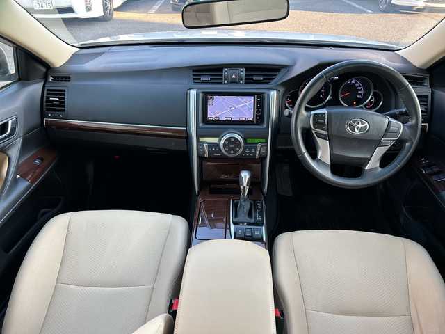 トヨタ マークＸ 250G 埼玉県 2012(平24)年 13.2万km ホワイトパールクリスタルシャイン (株)IDOMが運営する【じしゃロン熊谷店】の自社ローン対象車両になります。こちらは現金ご利用時の価格です。自社ローンご希望の方は別途その旨お申付け下さい。/純正ナビ/（CD/DVD/BT/ラジオ/フルセグ）/バックカメラ/ビルトインETC/D席パワーシート/純正フロアマット/ドアバイザー/HID/オートライト/フォグランプ/純正アルミホイール/スマートキー/プッシュスタート