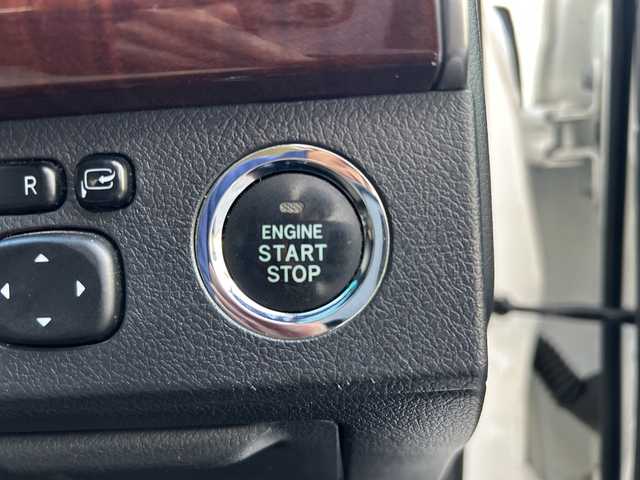 トヨタ マークＸ 250G 埼玉県 2012(平24)年 13.2万km ホワイトパールクリスタルシャイン (株)IDOMが運営する【じしゃロン熊谷店】の自社ローン対象車両になります。こちらは現金ご利用時の価格です。自社ローンご希望の方は別途その旨お申付け下さい。/純正ナビ/（CD/DVD/BT/ラジオ/フルセグ）/バックカメラ/ビルトインETC/D席パワーシート/純正フロアマット/ドアバイザー/HID/オートライト/フォグランプ/純正アルミホイール/スマートキー/プッシュスタート