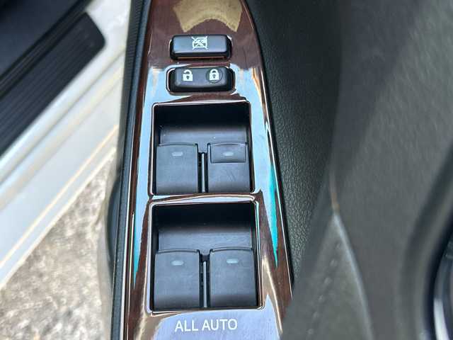 トヨタ マークＸ 250G 埼玉県 2012(平24)年 13.2万km ホワイトパールクリスタルシャイン (株)IDOMが運営する【じしゃロン熊谷店】の自社ローン対象車両になります。こちらは現金ご利用時の価格です。自社ローンご希望の方は別途その旨お申付け下さい。/純正ナビ/（CD/DVD/BT/ラジオ/フルセグ）/バックカメラ/ビルトインETC/D席パワーシート/純正フロアマット/ドアバイザー/HID/オートライト/フォグランプ/純正アルミホイール/スマートキー/プッシュスタート