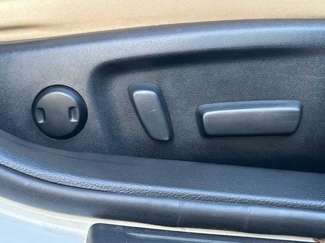 トヨタ マークＸ 250G 埼玉県 2012(平24)年 13.2万km ホワイトパールクリスタルシャイン (株)IDOMが運営する【じしゃロン熊谷店】の自社ローン対象車両になります。こちらは現金ご利用時の価格です。自社ローンご希望の方は別途その旨お申付け下さい。/純正ナビ/（CD/DVD/BT/ラジオ/フルセグ）/バックカメラ/ビルトインETC/D席パワーシート/純正フロアマット/ドアバイザー/HID/オートライト/フォグランプ/純正アルミホイール/スマートキー/プッシュスタート