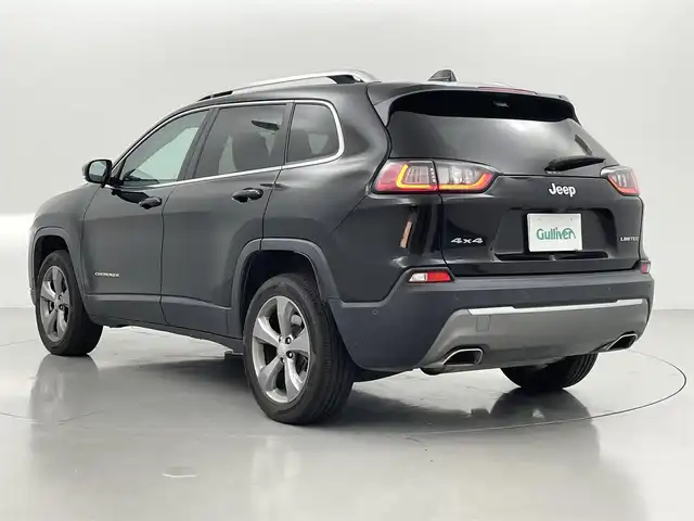 クライスラー・ジープ ジープ チェロキー リミテッド 熊本県 2020(令2)年 4.8万km ダイヤモンドブラッククリスタル ワンオーナー　/純正ナビ　/社外前後ドライブレコーダー　/ＥＴＣ２．０　/レーダークルーズコントロール/前後クリアランスソナー　/前席シートヒーター　/前席エアーシート　/前席パワーシート　/パワーバックドア　/衝突軽減ブレーキ　/レーンキープアシスト/ブラインドスポットモニター/横滑り防止/アイドリングストップ/純正フロアゴムマット/純正１８インチAW/オートライト/LEDヘッドライト/フォグライト/スマートキー/プッシュスタート/スペアキー1本/保証書/取扱説明書
