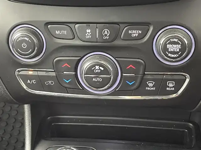 クライスラー・ジープ ジープ チェロキー リミテッド 熊本県 2020(令2)年 4.8万km ダイヤモンドブラッククリスタル ワンオーナー　/純正ナビ　/社外前後ドライブレコーダー　/ＥＴＣ２．０　/レーダークルーズコントロール/前後クリアランスソナー　/前席シートヒーター　/前席エアーシート　/前席パワーシート　/パワーバックドア　/衝突軽減ブレーキ　/レーンキープアシスト/ブラインドスポットモニター/横滑り防止/アイドリングストップ/純正フロアゴムマット/純正１８インチAW/オートライト/LEDヘッドライト/フォグライト/スマートキー/プッシュスタート/スペアキー1本/保証書/取扱説明書