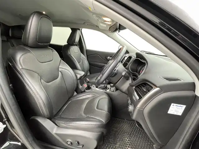 クライスラー・ジープ ジープ チェロキー リミテッド 熊本県 2020(令2)年 4.8万km ダイヤモンドブラッククリスタル ワンオーナー　/純正ナビ　/社外前後ドライブレコーダー　/ＥＴＣ２．０　/レーダークルーズコントロール/前後クリアランスソナー　/前席シートヒーター　/前席エアーシート　/前席パワーシート　/パワーバックドア　/衝突軽減ブレーキ　/レーンキープアシスト/ブラインドスポットモニター/横滑り防止/アイドリングストップ/純正フロアゴムマット/純正１８インチAW/オートライト/LEDヘッドライト/フォグライト/スマートキー/プッシュスタート/スペアキー1本/保証書/取扱説明書