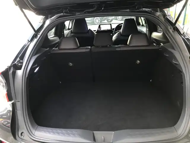 トヨタ Ｃ－ＨＲ G 和歌山県 2017(平29)年 8.6万km ブラックマイカ アルパインナビ（X9V）/　CD/DVD/DTV/BT/SD/トヨタセーフティセンスP/・衝突被害軽減ブレーキ/・レーダークルーズコントロール/・クリアランスソナー/・オートマチックハイビーム/・車線逸脱警報（ステアリング制御）/・ブラインドスポットモニター/バックカメラ/オートライト/純正18インチアルミホイール/ハーフレザーシート/シートヒーター/スマートキー/プッシュスタート/純正フロアマット/保証書・取扱説明書