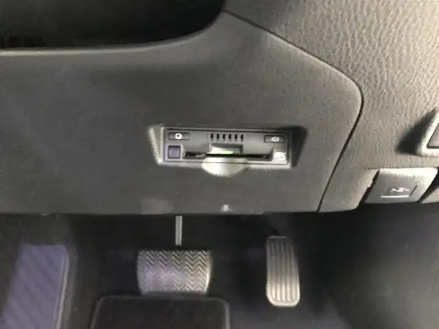 トヨタ Ｃ－ＨＲ G 和歌山県 2017(平29)年 8.6万km ブラックマイカ アルパインナビ（X9V）/　CD/DVD/DTV/BT/SD/トヨタセーフティセンスP/・衝突被害軽減ブレーキ/・レーダークルーズコントロール/・クリアランスソナー/・オートマチックハイビーム/・車線逸脱警報（ステアリング制御）/・ブラインドスポットモニター/バックカメラ/オートライト/純正18インチアルミホイール/ハーフレザーシート/シートヒーター/スマートキー/プッシュスタート/純正フロアマット/保証書・取扱説明書