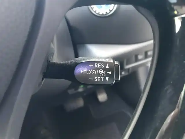 トヨタ Ｃ－ＨＲ G 和歌山県 2017(平29)年 8.6万km ブラックマイカ アルパインナビ（X9V）/　CD/DVD/DTV/BT/SD/トヨタセーフティセンスP/・衝突被害軽減ブレーキ/・レーダークルーズコントロール/・クリアランスソナー/・オートマチックハイビーム/・車線逸脱警報（ステアリング制御）/・ブラインドスポットモニター/バックカメラ/オートライト/純正18インチアルミホイール/ハーフレザーシート/シートヒーター/スマートキー/プッシュスタート/純正フロアマット/保証書・取扱説明書