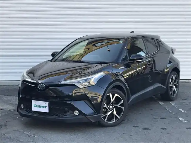 トヨタ Ｃ－ＨＲ G 和歌山県 2017(平29)年 8.6万km ブラックマイカ アルパインナビ（X9V）/　CD/DVD/DTV/BT/SD/トヨタセーフティセンスP/・衝突被害軽減ブレーキ/・レーダークルーズコントロール/・クリアランスソナー/・オートマチックハイビーム/・車線逸脱警報（ステアリング制御）/・ブラインドスポットモニター/バックカメラ/オートライト/純正18インチアルミホイール/ハーフレザーシート/シートヒーター/スマートキー/プッシュスタート/純正フロアマット/保証書・取扱説明書