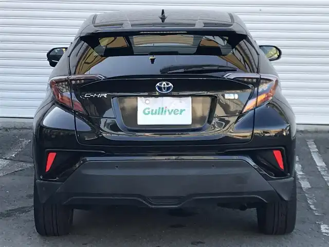 トヨタ Ｃ－ＨＲ G 和歌山県 2017(平29)年 8.6万km ブラックマイカ アルパインナビ（X9V）/　CD/DVD/DTV/BT/SD/トヨタセーフティセンスP/・衝突被害軽減ブレーキ/・レーダークルーズコントロール/・クリアランスソナー/・オートマチックハイビーム/・車線逸脱警報（ステアリング制御）/・ブラインドスポットモニター/バックカメラ/オートライト/純正18インチアルミホイール/ハーフレザーシート/シートヒーター/スマートキー/プッシュスタート/純正フロアマット/保証書・取扱説明書